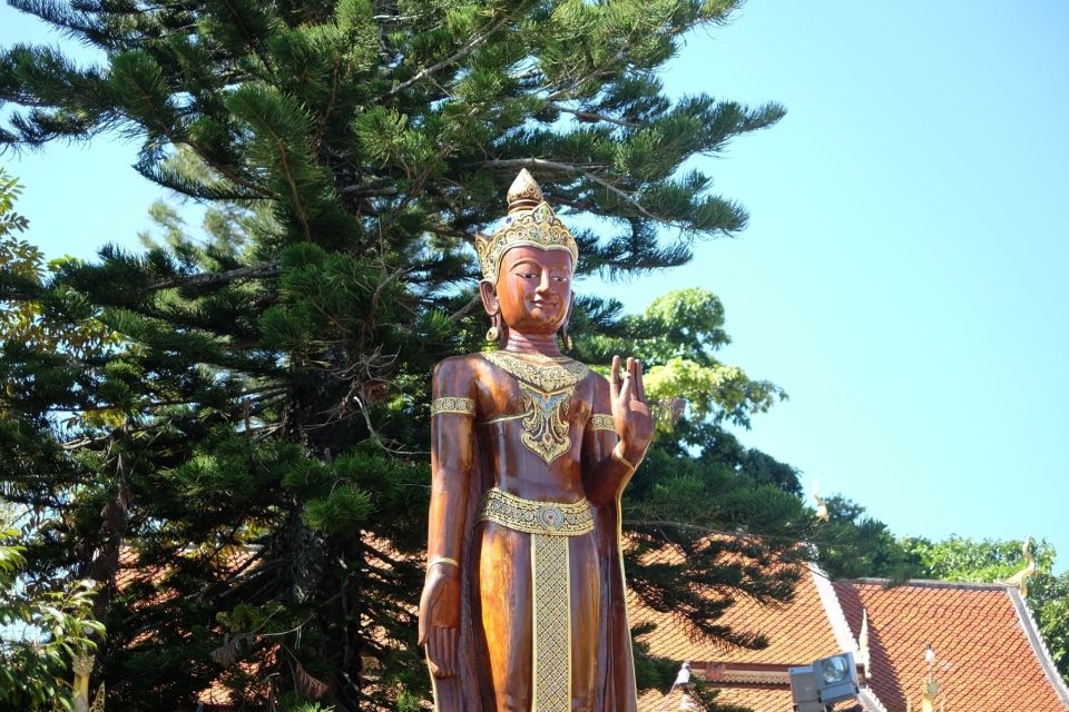 4-Hour Doi Suthep & Hmong Hill Tribe Village from Chiang Mai - Clothing Rules and the Stairs Reality (Read This Before You Pack)