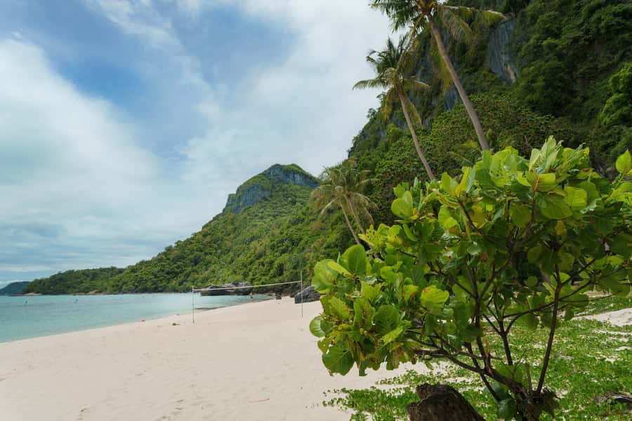 Ang Thong Full-Day Discovery Cruise from Koh Samui - Stop 1: Koh Mae and the viewpoint hike you’ll remember