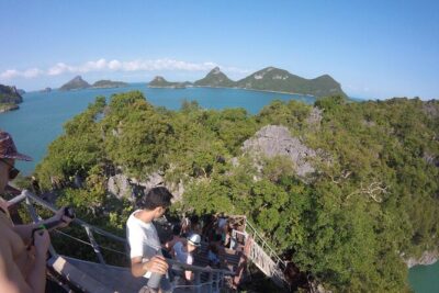 Angthong National Marine Park VIP Small Group Tour - Ko Wao Yai snorkeling: guide support in the water, not just on the dock