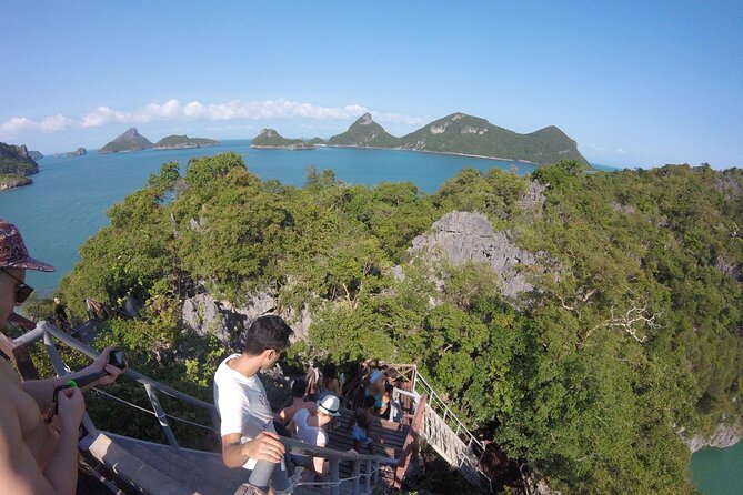 Angthong National Marine Park VIP Small Group Tour - Ko Wao Yai snorkeling: guide support in the water, not just on the dock
