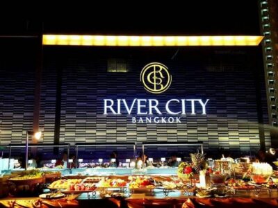 Bangkok: 2-Hour Dinner & Shows on White Orchid River Cruise - Getting on Board: Meeting at ASIATIQUE and Finding Your Pier