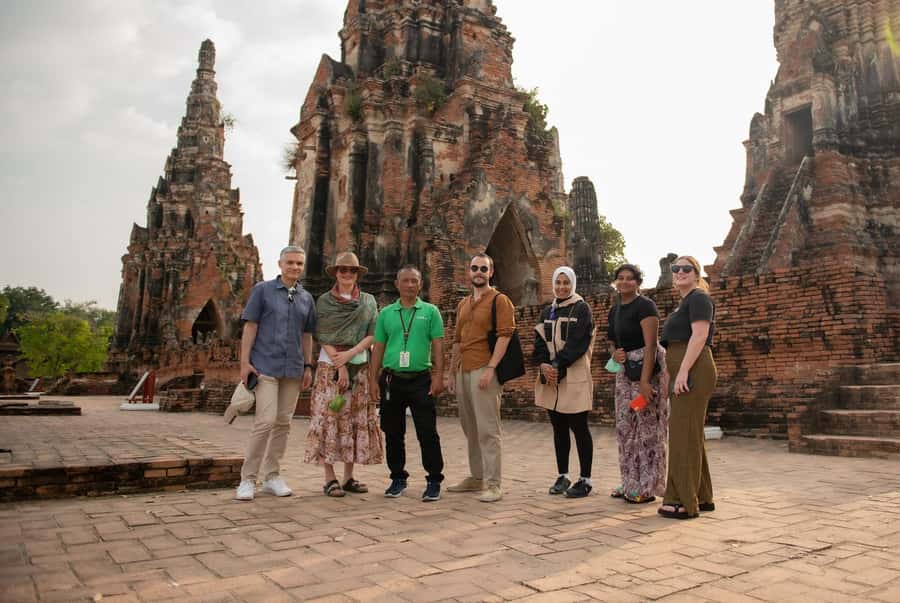Bangkok: Ayutthaya, Railway & Floating Markets Full-Day Tour - Damnoen Saduak Floating Market: Longtail boat views plus canal energy