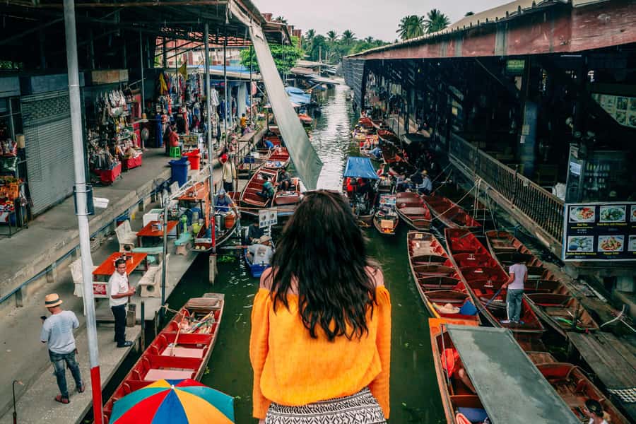 Bangkok: Ayutthaya, Railway & Floating Markets Full-Day Tour - Maeklong Railway Market: Watching the stalls snap into action