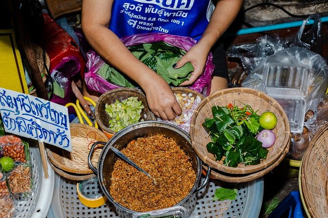 Bangkok Backstreets Food Tour with 15+ Tastings - The guide and assistant setup: why it helps you eat comfortably