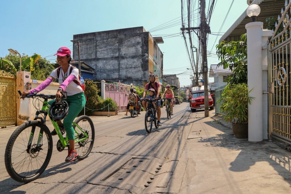 Bangkok: Bike and Canal Boat Tour with Lunch - Wat Ko and Bangkok Yai: switching from wheels to a long-tail boat