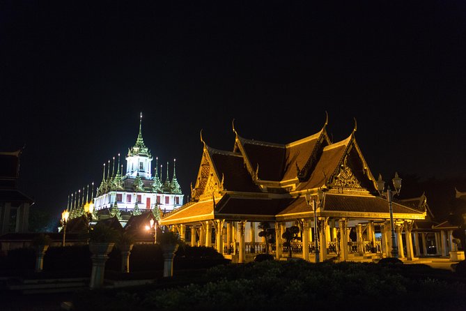 Bangkok by Night: Temples, Markets and Food Tuk-Tuk Tour - Sao Chingcha and the night skyline backdrop