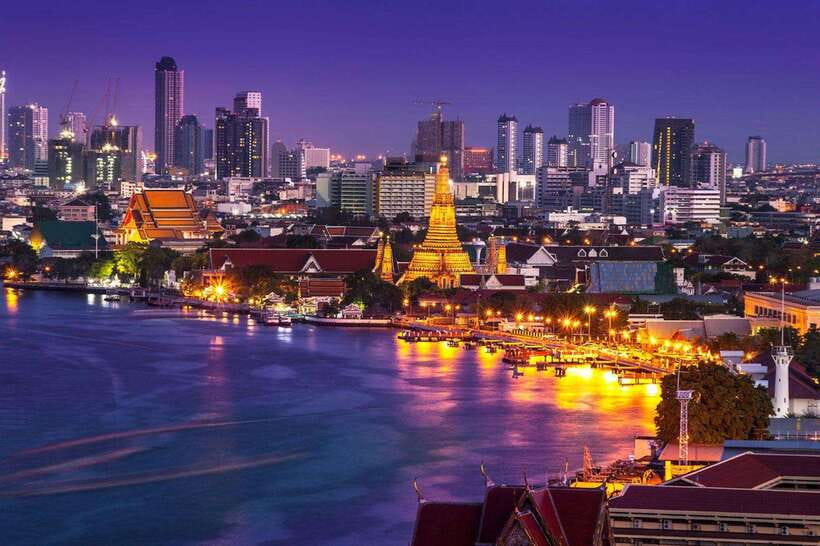 Bangkok: Chao Phraya River Meridian Cruise with Buffet - Sunset vs Dinner Cruise: what changes after 07:45 pm