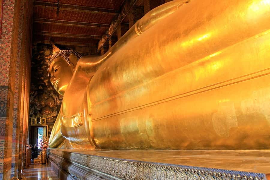 Bangkok: City Highlights Temple and Market Walking Tour - Meet at River City Bangkok and get your bearings fast