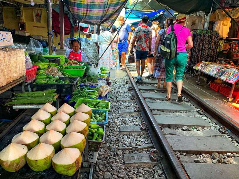 Bangkok: Damnoen Saduak and Mae Klong Train Markets - Photos, Timing, and How to Get the Best View
