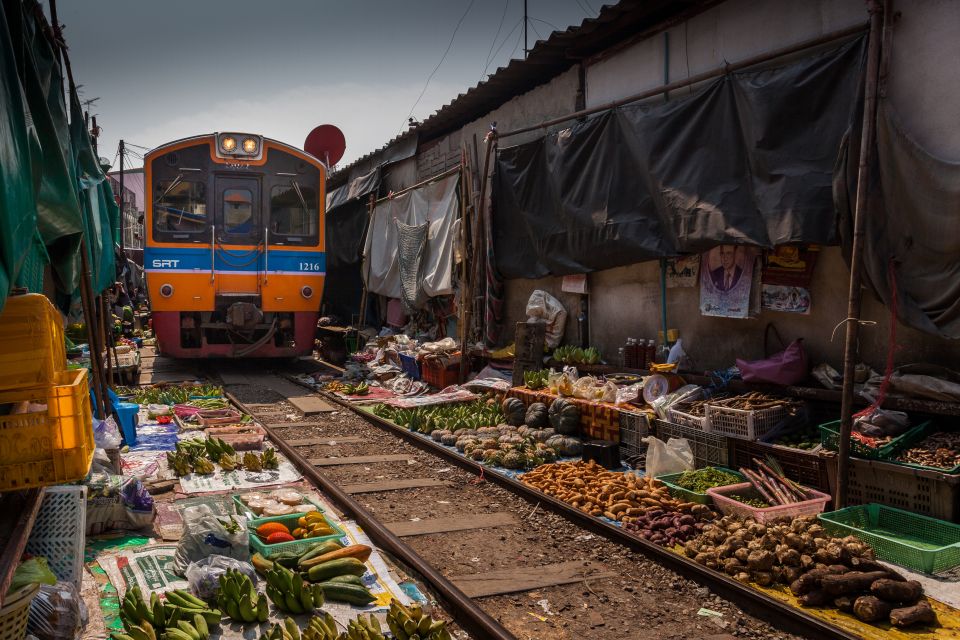 Bangkok: Damnoen Saduak, Train Market & Mahanakhon Day Trip - From Robinson Sukhumvit to the Countryside: What the Start Really Feels Like