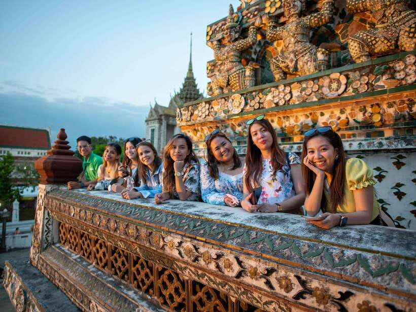 Bangkok: Evening Tour with Wat Arun, Wat Pho & Tuk Tuk Ride - Wat Arun at sunset and after dark: porcelain, seashell mosaics, and calm