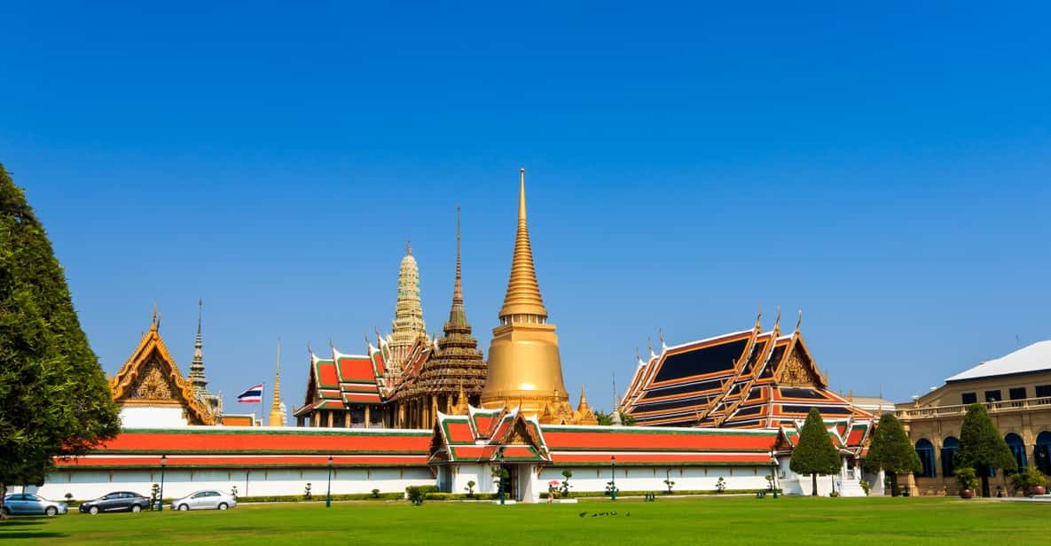 Bangkok: Grand Palace Skip-the-Line Entry Ticket - Entering the Grand Palace at Mani Nopparat Gate