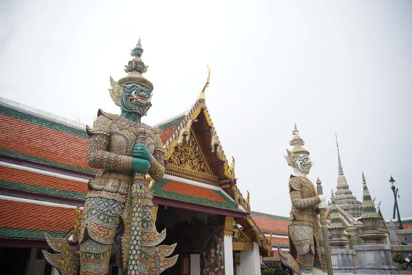 Bangkok: Grand Palace, Wat Pho, Wat Arun Sacred & Local Tour - Wat Arun on the River: Porcelain Spires and Temple Dawn Views