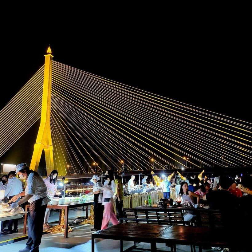 Bangkok: Luxury White Dinner Cruise Free Flow Beer and Wine - A 2-hour dinner plan that also fixes your Bangkok sightseeing