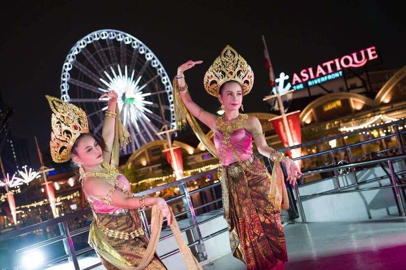 Bangkok: Luxury White Dinner Cruise Free Flow Beer and Wine - Where you board: ICONSIAM Pier 4 and why timing matters