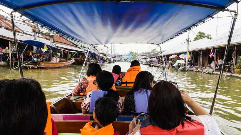Bangkok: Maeklong Railway & Amphawa Floating Market Day Trip - Practical tips that make a big difference