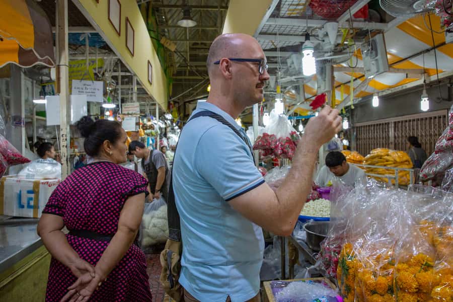 Bangkok: Markets, Temples and Food Night Tour by Tuk Tuk - Wat Prayoon at Night: UNESCO Grounds Without the Daytime Pressure