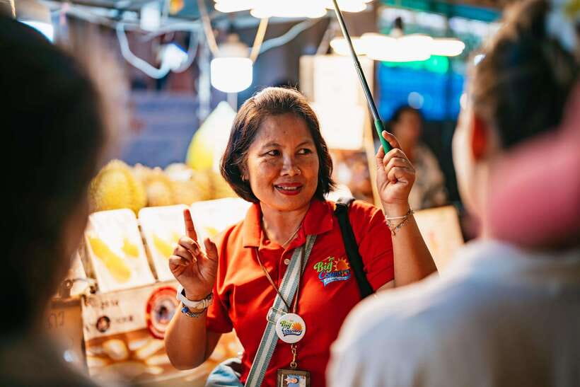 Bangkok: Michelin Guide Street Food Tour by Tuk Tuk - Rajadamnoen Avenue: a palace-to-palace view break