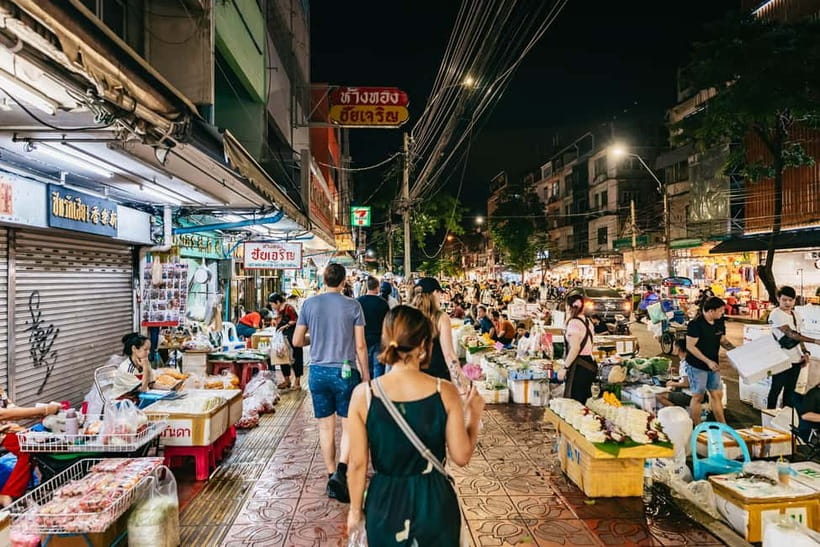 Bangkok: Midnight Food Tour by Tuk-Tuk - What You’ll Eat: Isan Flavors, Chicken Fried Noodles, and Street-Food Classics