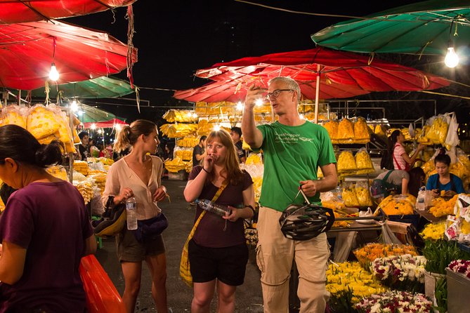 Bangkok: Night Bike Tour with Temples & Flower Market Visit - Pedaling Past Democracy Monument, Khao San Road, and Forts