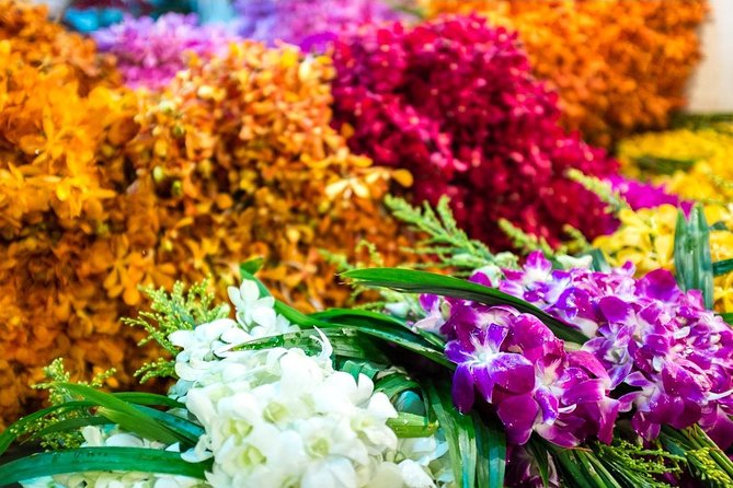 Bangkok: Night Bike Tour with Temples & Flower Market Visit - Cross the Chao Phraya by Ferry: The Break Your Body Loves