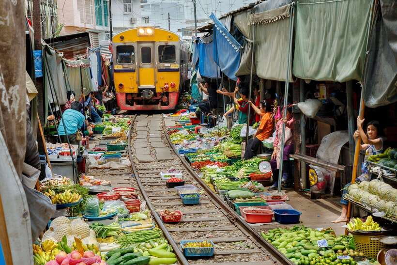 Bangkok: Railway and Floating Market Tour with Dragon Temple - Maeklong Railway Market: watching the crowd pack up for the train