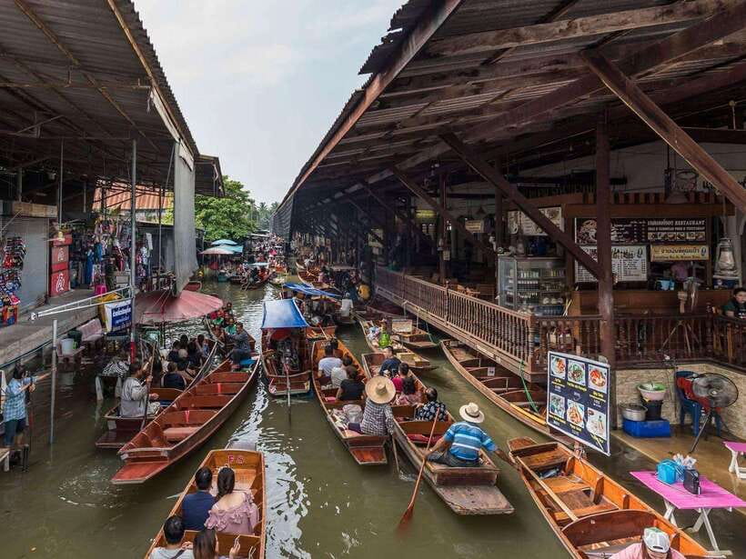 Bangkok: Railway and Floating Market Tour with Dragon Temple - Timing, transport, and crowd control from Bangkok area meeting points