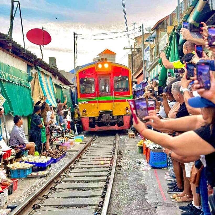 Bangkok: Railway and Floating Market Tour with Dragon Temple - FAQ