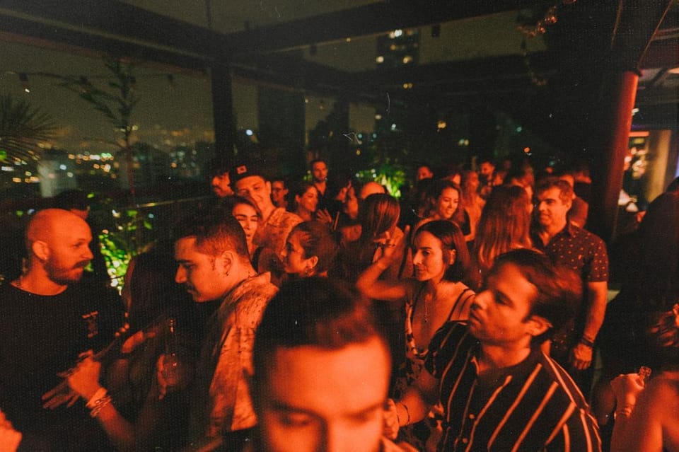 Bangkok: Soi Cowboy, Nana, Soi 11, Rooftops, Clubs & Go Go’s - Penny Black Asoke in Soi Cowboy: the social music opener