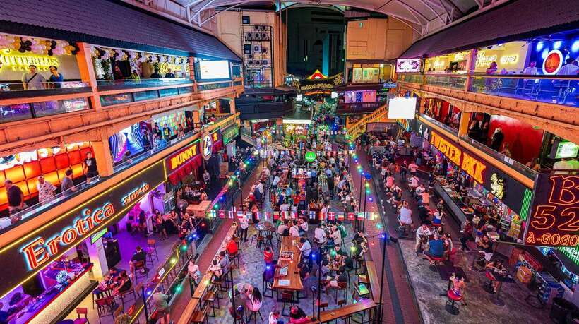 Bangkok: Soi Cowboy, Nana, Soi 11, Rooftops, Clubs & Go Go’s - Soi Cowboy walk-through: neon, orientation, and quick photos