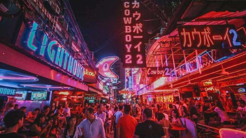 Bangkok: Soi Cowboy, Nana, Soi 11, Rooftops, Clubs & Go Go’s - Aces Nightclub and Levels Super Club: full-on club energy