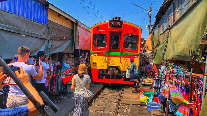 Bangkok: Train Market & Floating Market with Boat Ride - Damnoen Saduak canals: your first taste of market life from the water