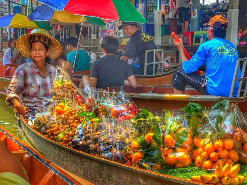 Bangkok: Train Market & Floating Market with Boat Ride - Choosing the right guide moment: where humor meets real help