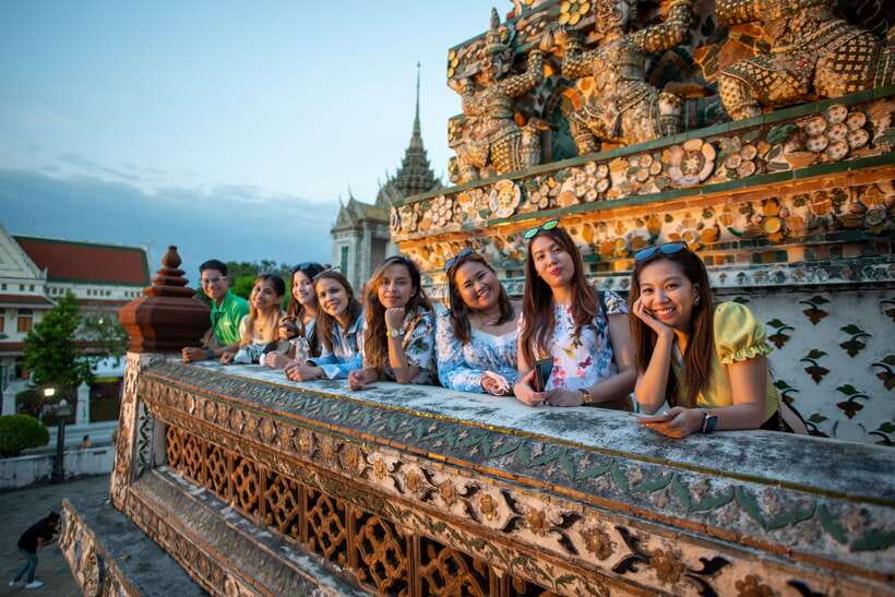 Bangkok: Wat Pho and Wat Arun Guided Walking Tour - Coconut water break: a small pause that helps you last through both temples