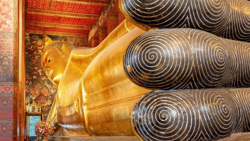 Bangkok: Wat Pho and Wat Arun Guided Walking Tour - Choosing your guide energy: clear explanations and useful navigation