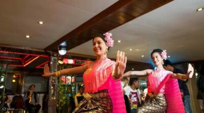 Bangkok: White Orchid Chao Phraya Dinner Cruise free Beer - Getting Onboard: Where You Start Matters in Bangkok