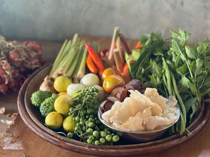 Chiang Mai: Cooking Class with Market and Pickup - Daddy’s Kitchen Setup: A Thai Home Atmosphere and Real Cooking Stations