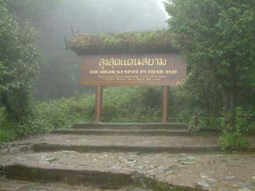Chiang Mai: Doi Inthanon Trip with Pha Dok Siew Guided Trek - Pagoda Stops: Meaning, Dress Code, and View Expectations