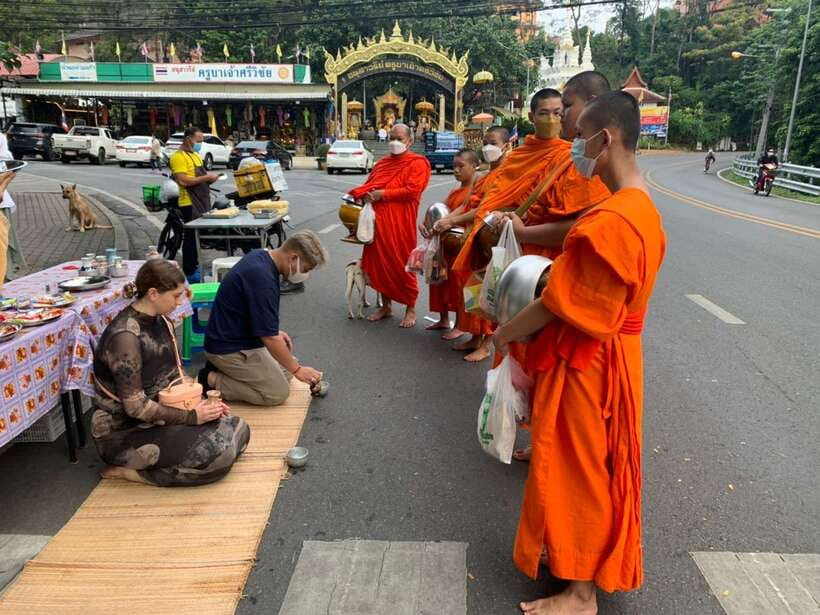 Chiang Mai: Doi Suthep, Wat Umong, and Pha Lat Sunrise Tour - Transport, Group Size, and the Role of Your Guide