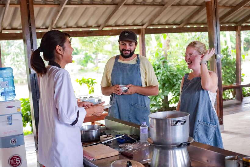 Chiang Mai: HALF-DAY COOKING COURSE at a Thai Cooking Farm - From Your Hotel to the Market: Getting Oriented in Chiang Mai