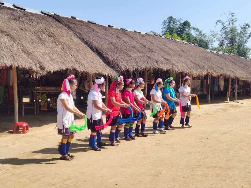 Chiang Rai: Guided Highlights Guided Tour with Buffet Lunch - Choui Fong Tea Plantation: Tea Tasting and a Calm Photo Stop