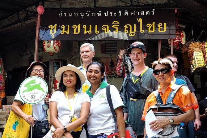 Day Trip to Bangkok Floating Market & Maeklong Railway - Stop 3: Maeklong Railway Market and the train-through-stalls moment