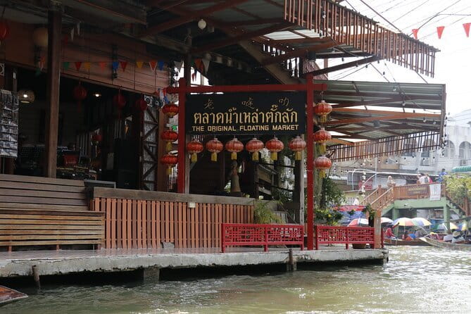 Day Trip to Bangkok Floating Market & Maeklong Railway - Pacing, crowds, and why waiting is part of the deal