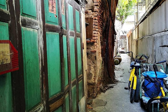 Experience Real Bangkok by Bike - What you’ll see in Thonburi: temples, markets, and small moments