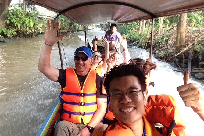 Floating & Railway Market and Coconut Farm Tour [Optional Luxury] - Guides and drivers: the difference between a taxi day and a real tour