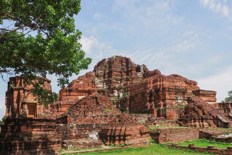 From Bangkok: Ayutthaya Day Tour by Bus with River Cruise - Wat Mahathat: The Buddha Head Caught in Tree Roots