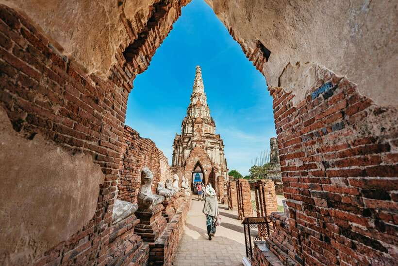 From Bangkok: Ayutthaya Temples Guided Tour with Lunch - How the Best Guides Make the Day Click