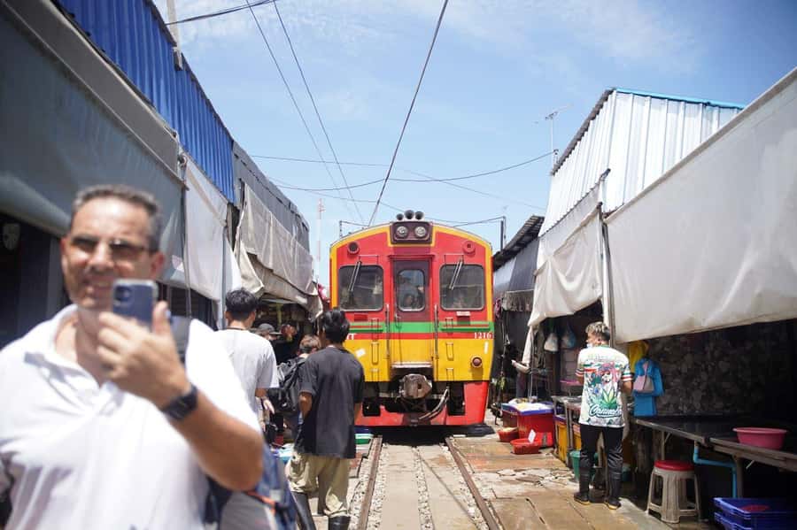 From Bangkok: Floating Market and Ayutthaya Guided Day Tour - Key highlights worth planning for