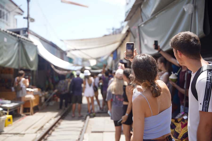 From Bangkok: Floating Market and Ayutthaya Guided Day Tour - How the day starts: River City Bangkok meet-up and getting moving