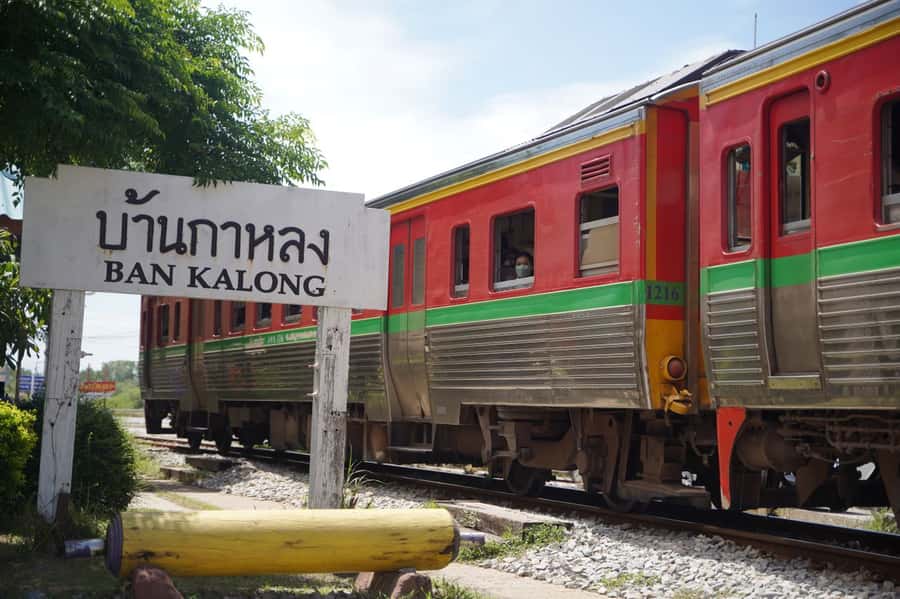 From Bangkok: Floating Market and Ayutthaya Guided Day Tour - Maeklong Railway Market: watching stalls fold back for the train